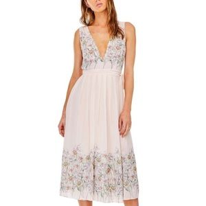 NEW ASTR The Label Beautiful summer dress!